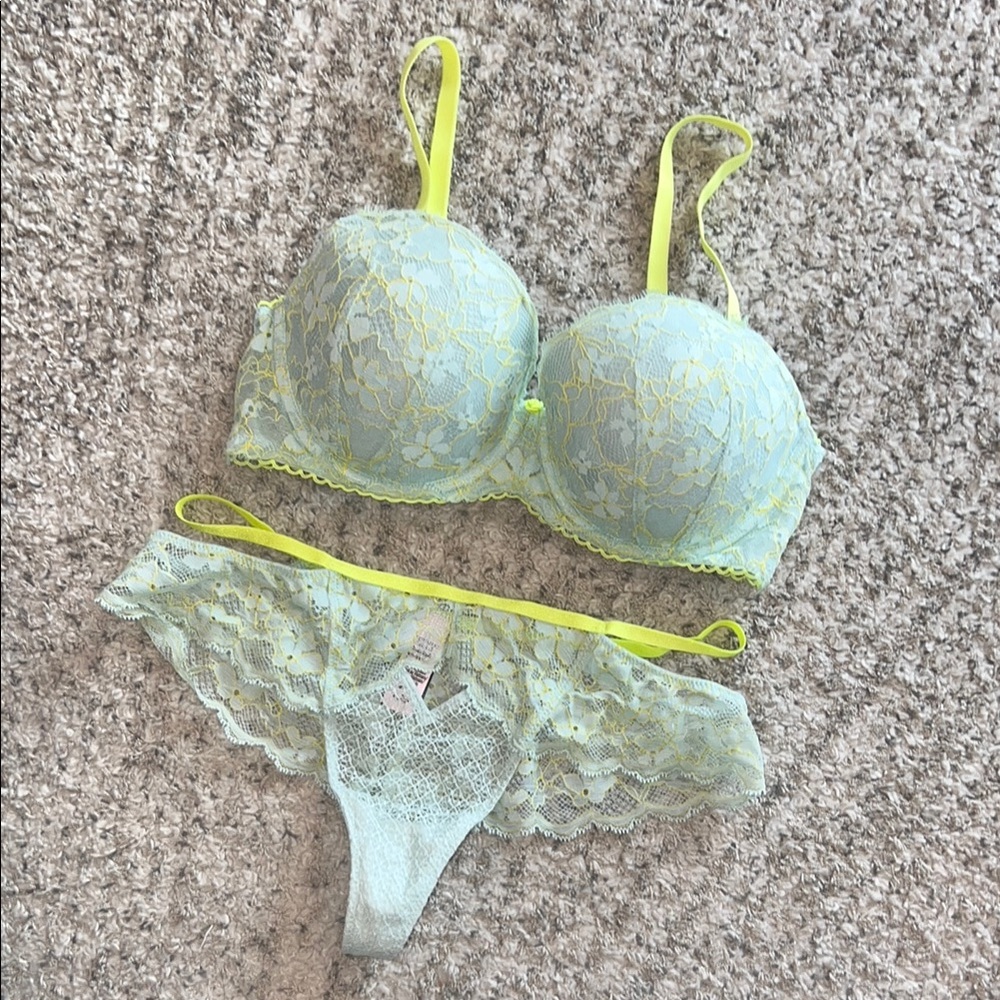 Victorias secret bra and thong set